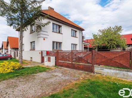 Dům z ulice 1 | Prodej - dům/vila, 242 m²