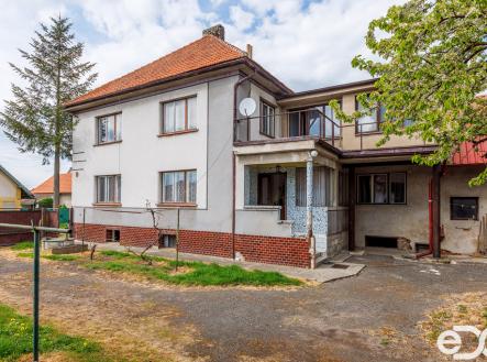 Dům ze dvora | Prodej - dům/vila, 242 m²