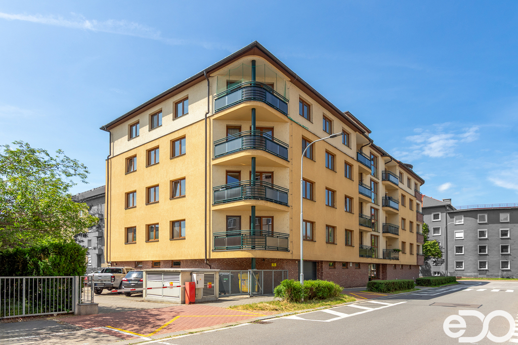 ext1-kopiebw.jpg