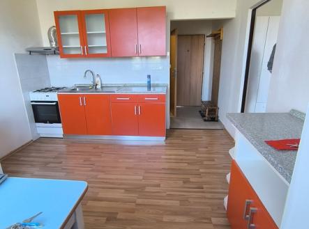 Kuchyňská linka + sporák | Pronájem bytu, 1+1, 37 m²