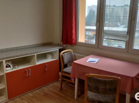 Pohled - kuchyně s pultem | Pronájem bytu, 1+1, 37 m²