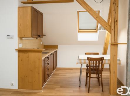 utulna-kuchyn-v-podkrovi.png | Pronájem bytu, 1+kk, 25 m²