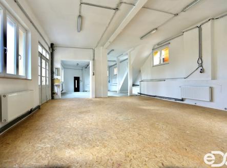 nebytovy-prostor-k-pronajmu-u-hlavniho-tahu-vyzlovka-3n6a1578-29fad5.jpg | Pronájem - obchodní prostor, 300 m²