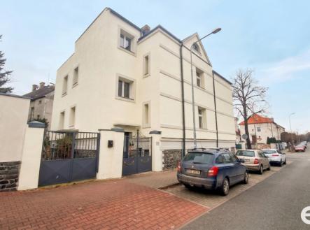 západní průčelí (okna 1kk) | Prodej bytu, 3+kk, 81 m²