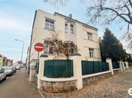 jižní průčelí (okna 2kk) | Prodej bytu, 3+kk, 81 m²