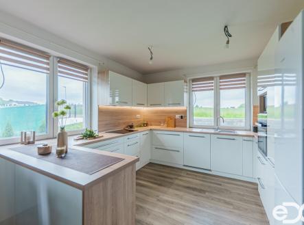 kuchynska-linka1.jpg | Prodej - dům/vila, 127 m²