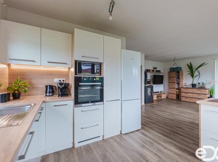 kuchyn-a-obyvak.jpg | Prodej - dům/vila, 127 m²