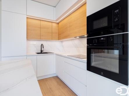 lm-2447.jpg | Pronájem bytu, 2+kk, 62 m²
