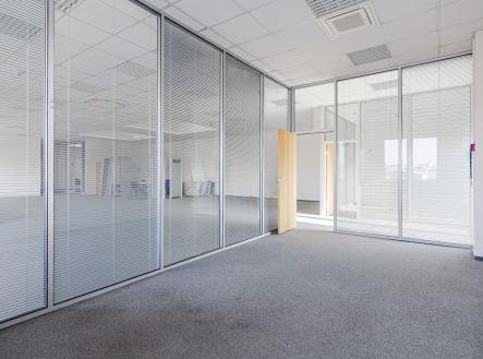 . | Pronájem - kanceláře, 1 000 m²