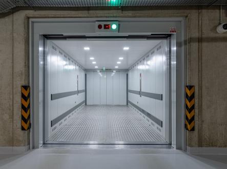 . | Pronájem - obchodní prostor, 150 m²