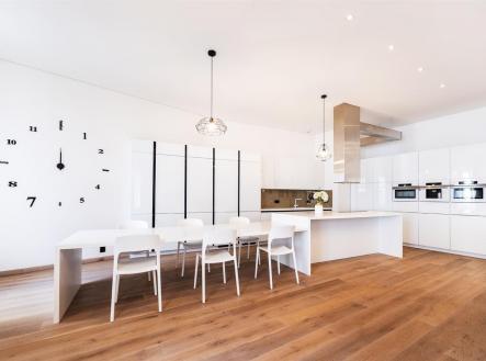 . | Pronájem bytu, 3+kk, 192 m²