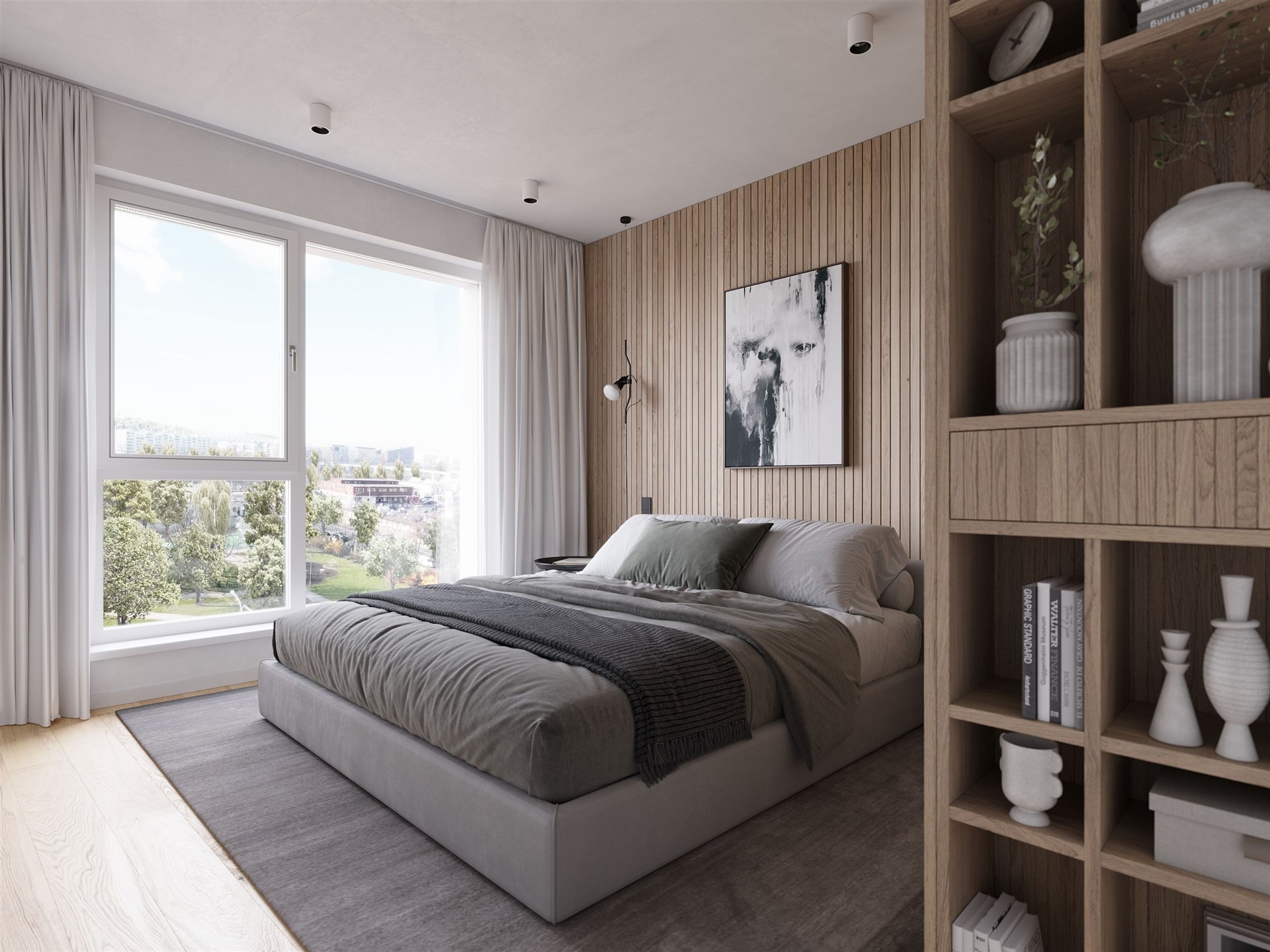 Moderní ložnice s dřevěnými obklady, velkým oknem a parketovou podlahou, nabízí světlé a elegantní prostředí pro relaxaci.