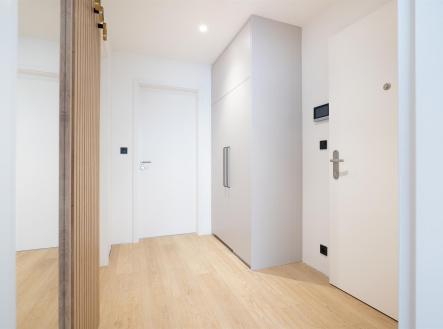 . | Pronájem bytu, 1+kk, 28 m²
