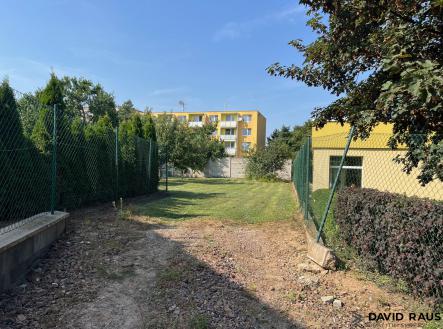 Knihovna - 1 z 13 | Prodej - pozemek pro bydlení, 759 m²