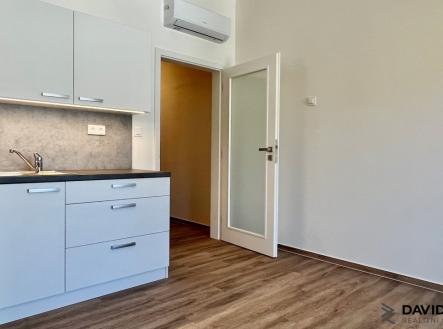 pronajem-bytu-2-kk-69-9-m-s-parkovacim-stanim-nove-mesto-na-morave_3300 | Pronájem bytu, 2+kk, 70 m²