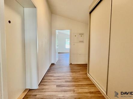 pronajem-bytu-2-kk-69-9-m-s-parkovacim-stanim-nove-mesto-na-morave_3306 | Pronájem bytu, 2+kk, 70 m²