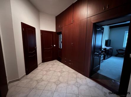 Knihovna - 6 z 13 | Pronájem bytu, 3+1, 100 m²