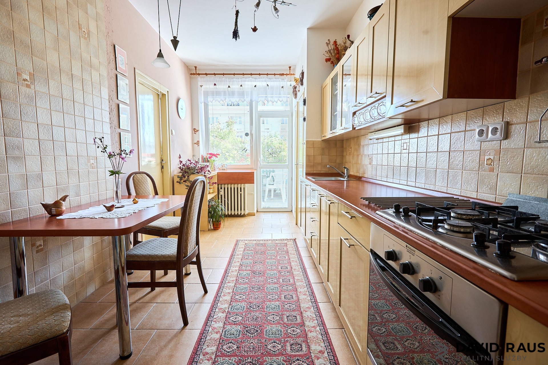 Vyškov_kuchyně_ pohled ze vstupní haly