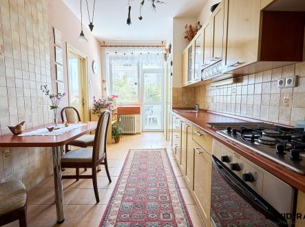 Vyškov_kuchyně_ pohled ze vstupní haly | Prodej bytu, 3+1, 83 m²