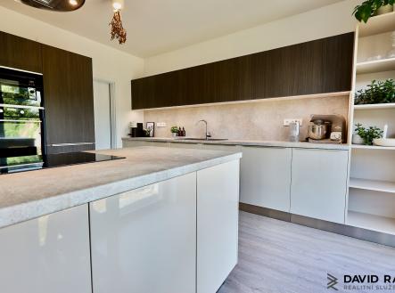 Tučapy_ kuchyňská linka_pohled1 | Prodej - dům/vila, 165 m²