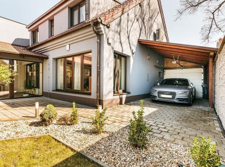 . | Prodej - dům/vila, 218 m²