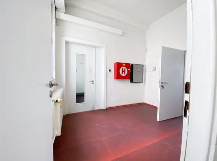 . | Pronájem - komerční objekt, administrativní budova, 200 m²