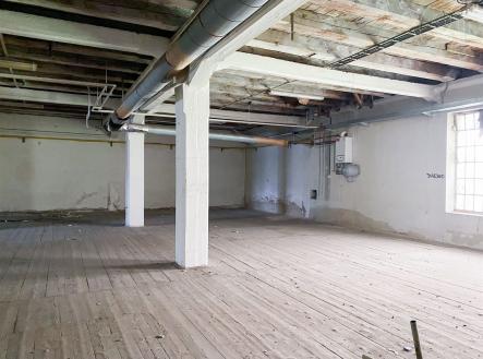 . | Pronájem - skladovací prostor, 400 m²