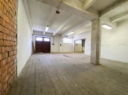 . | Pronájem - skladovací prostor, 400 m²