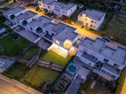 . | Prodej - dům/vila, 213 m²