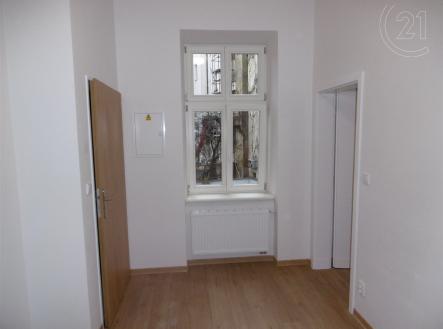 . | Pronájem bytu, 2+kk, 27 m²