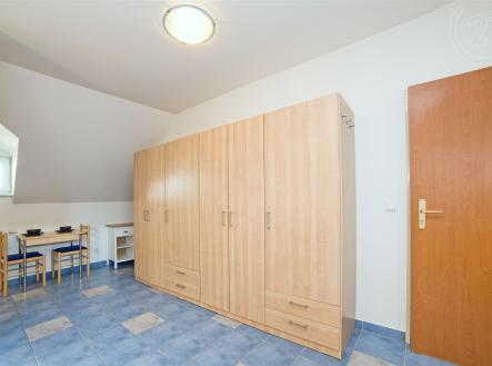 . | Pronájem bytu, 1+kk, 40 m²