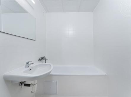 . | Pronájem bytu, 3+kk, 80 m²