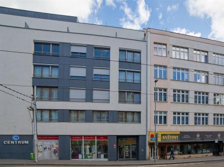 Pohled z hlavní ulice | Pronájem bytu, 2+kk, 51 m²