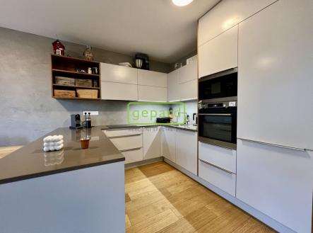 pronajem-bytu-praha10-strasnice-michelangelova-4kk-17.jpg | Pronájem bytu, 4+kk, 125 m²