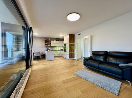 pronajem-bytu-praha10-strasnice-michelangelova-4kk-18.jpg | Pronájem bytu, 4+kk, 125 m²