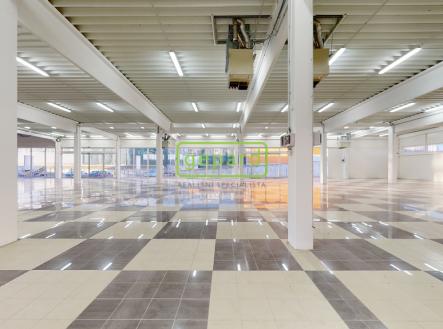 Pronájem - obchodní prostor, 698 m² obrázek