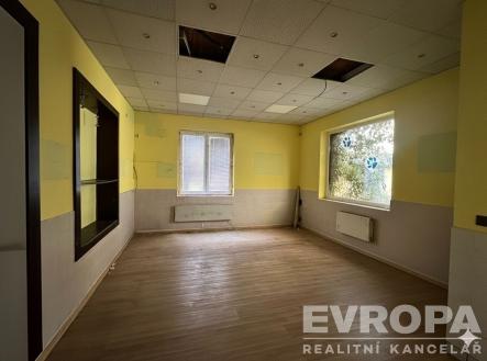 . | Pronájem - obchodní prostor, 300 m²