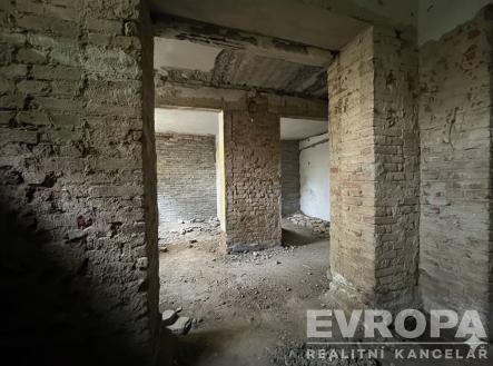 . | Pronájem - obchodní prostor, 300 m²