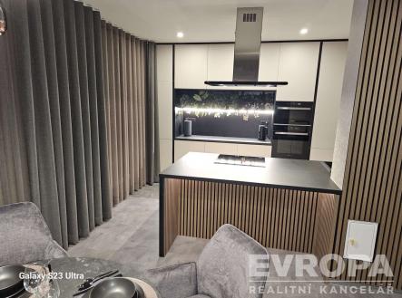 . | Pronájem bytu, 3+kk, 90 m²