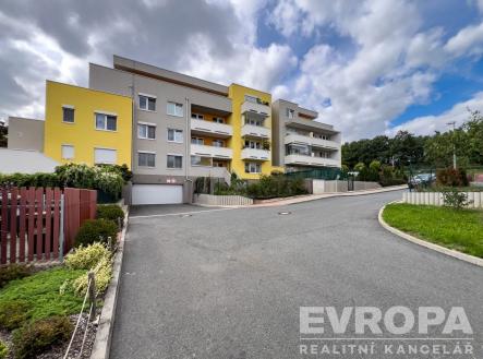 . | Pronájem bytu, 1+kk, 38 m²