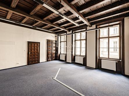 Pronájem - kanceláře, 440 m²