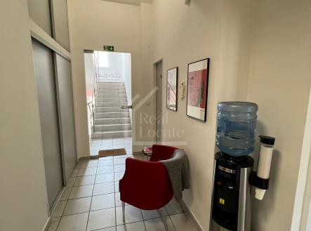 PHOTO-2025-06-03-12-29-03 | Pronájem - kanceláře, 14 m²