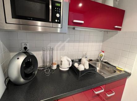 PHOTO-2025-06-03-12-19-15 (1) | Pronájem - kanceláře, 14 m²