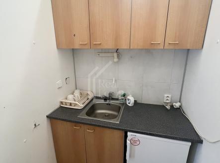 pronajem-obchodni-prostory-200m2-pripotocni-praha-10-vrsovice-img-3328-83c937 | Pronájem - obchodní prostor, 185 m²