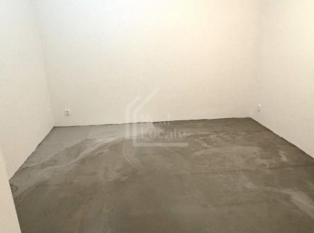 Pronájem - obchodní prostor, 82 m²