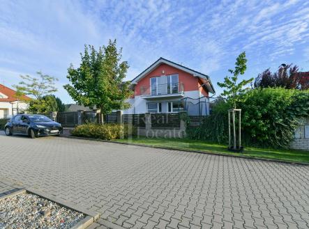 Pronájem - dům/vila, 187 m²