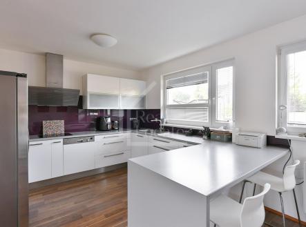 Pronájem - dům/vila, 187 m²