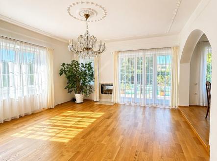 1 | Pronájem - dům/vila, 350 m²