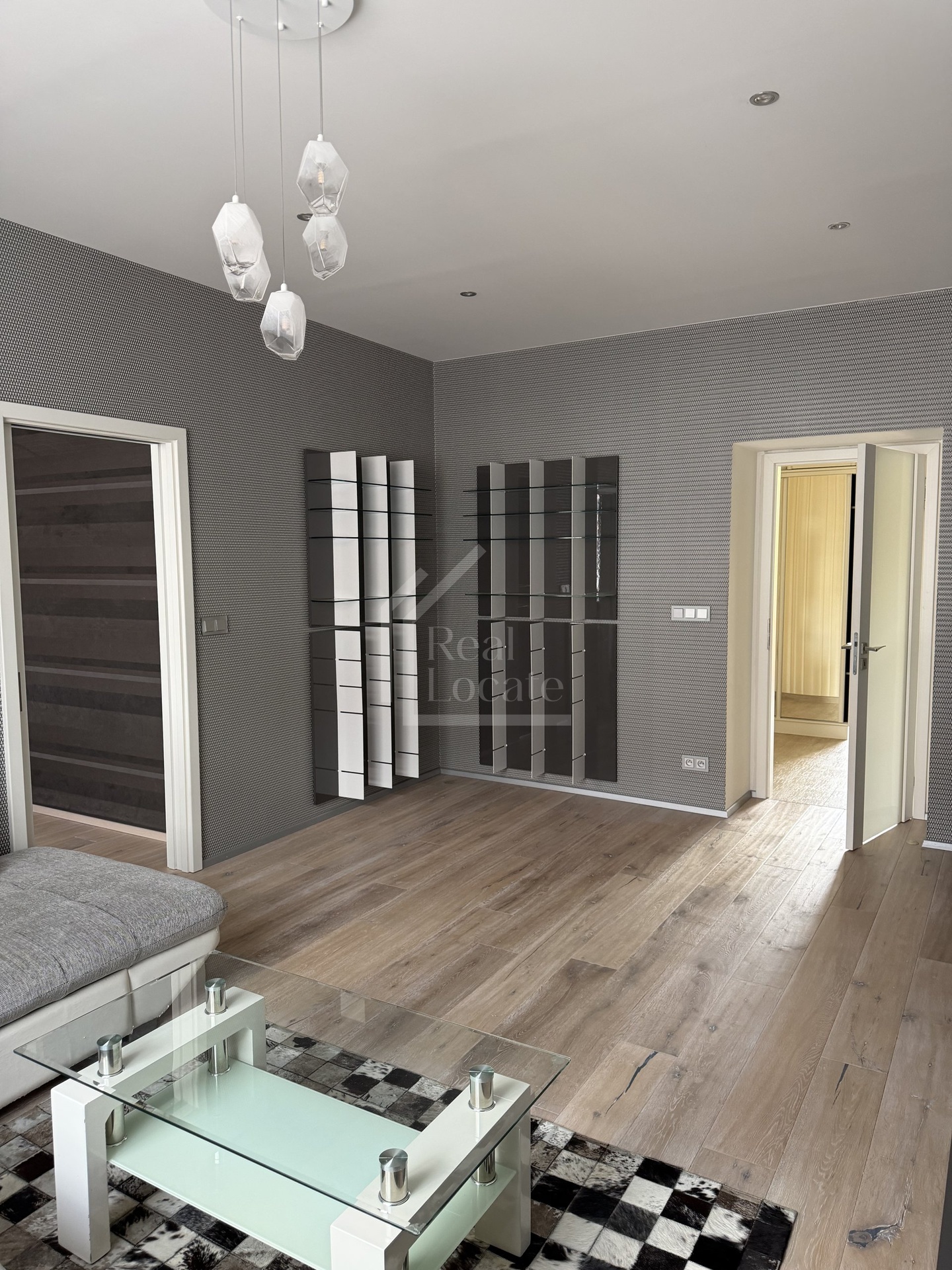 Luxusní designový byt, 3+1 (95 m²) po kompletní rekonstrukci, Charlese de Gaulla, Praha 6 - Bubeneč
