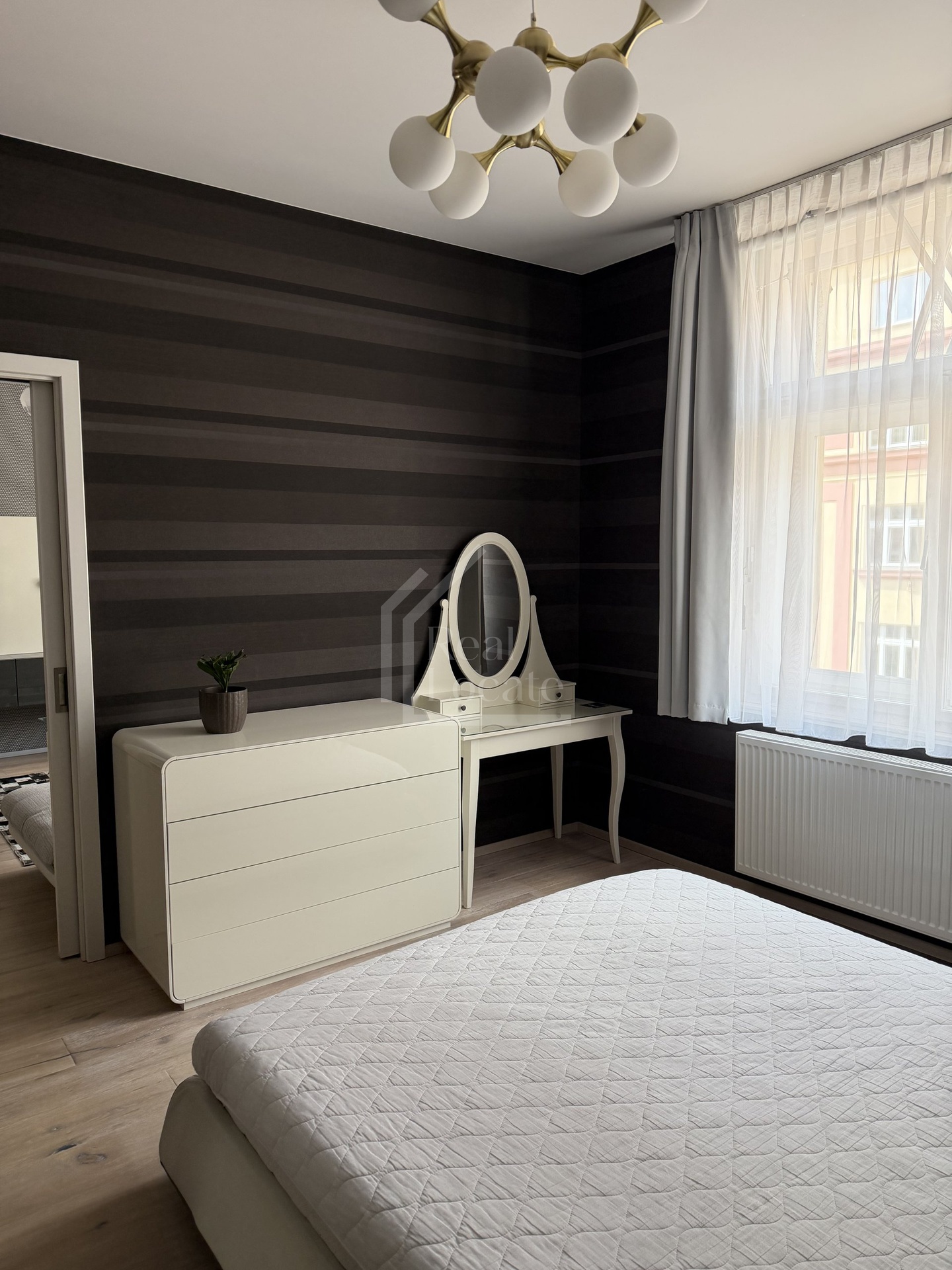 Luxusní designový byt, 3+1 (95 m²) po kompletní rekonstrukci, Charlese de Gaulla, Praha 6 - Bubeneč